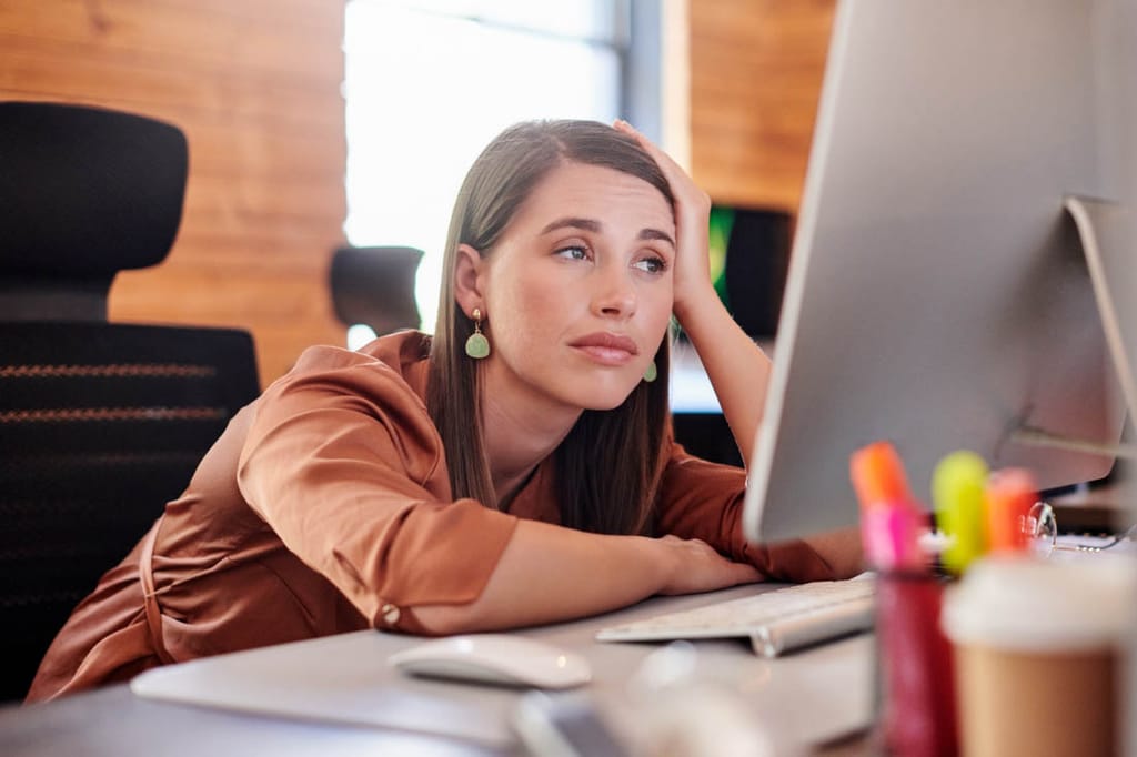 A disengaged employee exhibiting disengaged employee behaviors