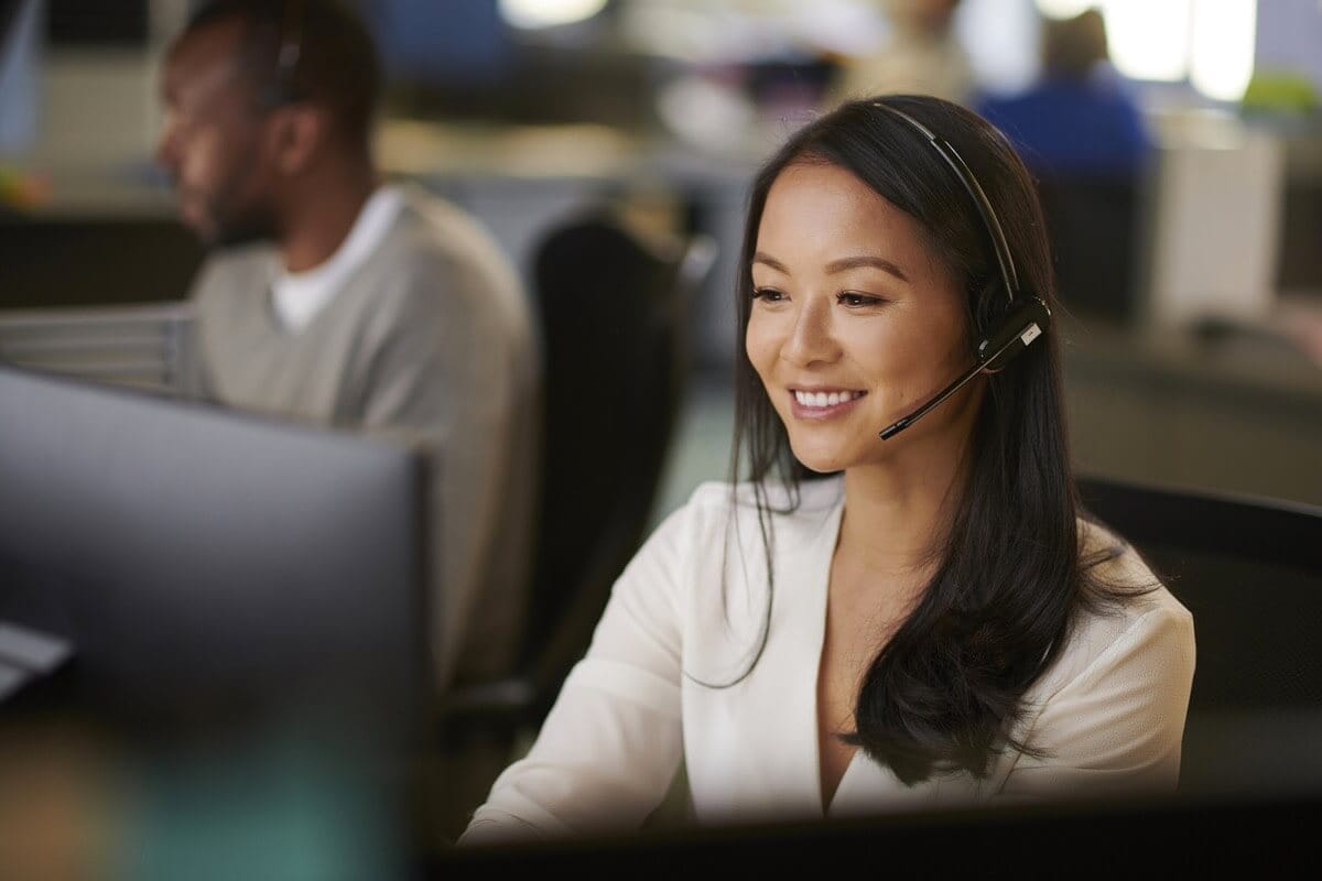 Employee Engagement vs. Disengagement: How It Impacts Call Center Productivity